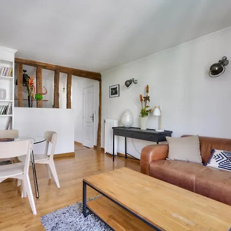 דירה Stunning 1br Flat With Balcony Near Metro Station *