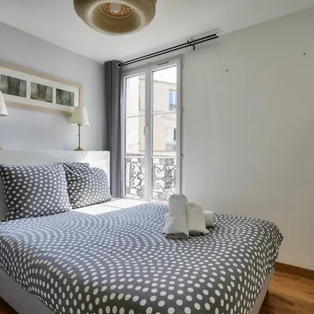 דירה Stunning 1br Flat With Balcony Near Metro Station פריז