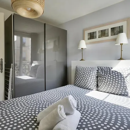 アパート Stunning 1br Flat With Balcony Near Metro Station パリ