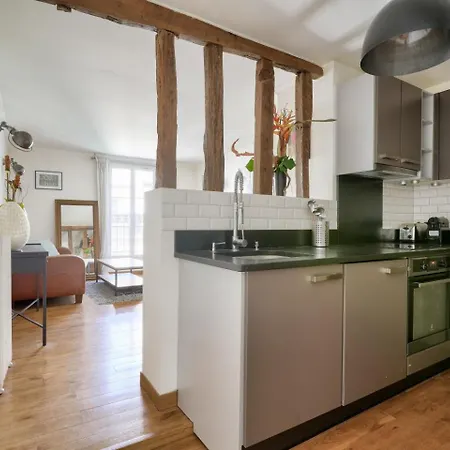 Апартаменты Stunning 1br Flat With Balcony Near Metro Station *